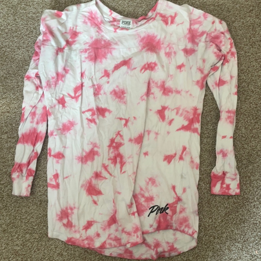 Tie dye vs long sleeve